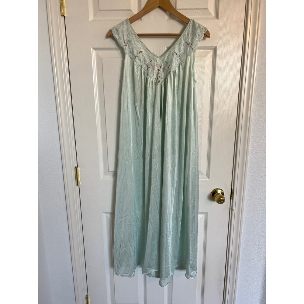 Vintage 70s Vanity Fair Floral Embroidered Nylon Maxi Nightgown Cottagecore